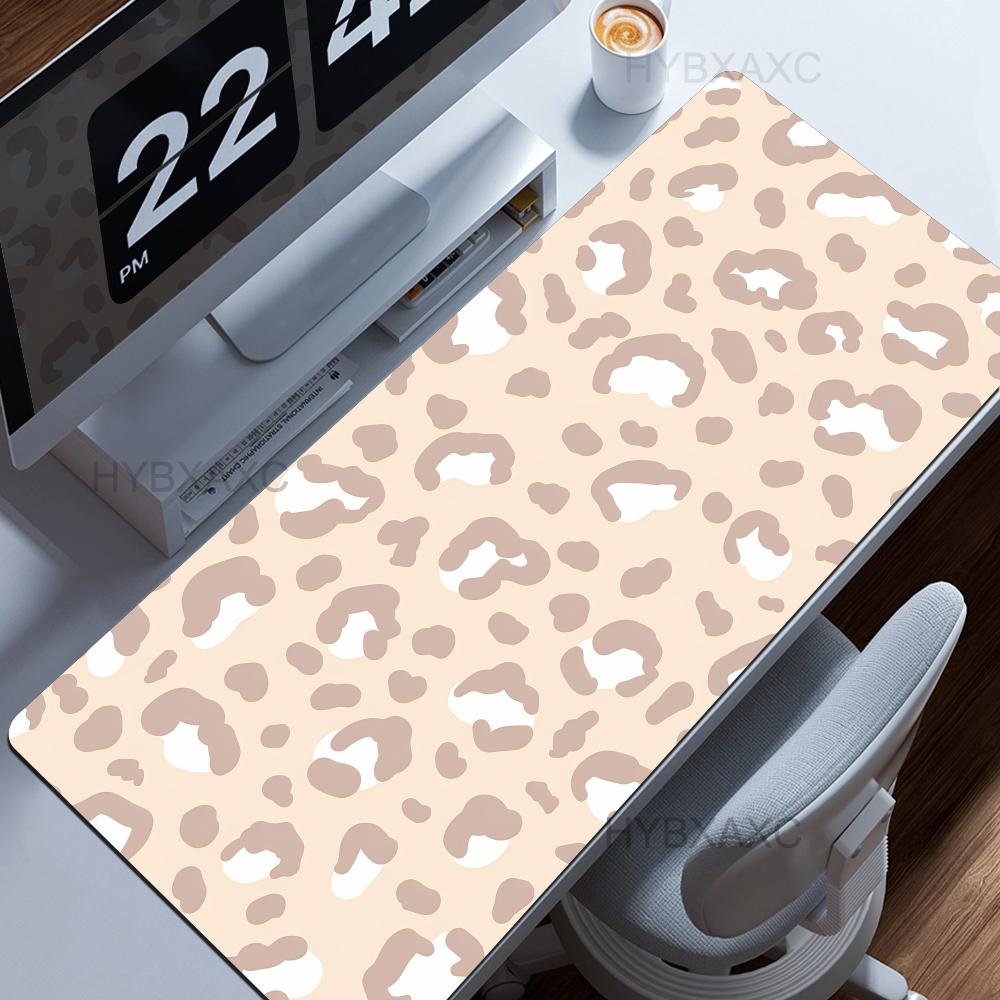 Desk Setup Beige - XXL แป้นพิมพ์คอมพิวเตอร์และแผ่นรองเมาส์สีเบจสีน้ำตาลลายเสือดาวสำนักงานโฮมเกมมิ่งตั้งค่าอุปกรณ์เสริมโต๊ะเกมมิ่งพรมแผ่นรองเม้าส์ HYBXAXC